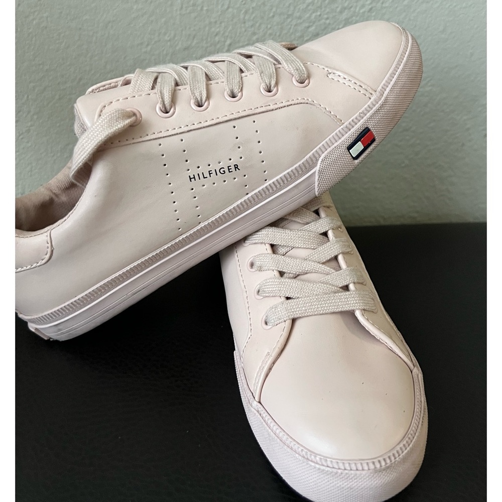 Hilfiger flat sneakers. Excellent condition.